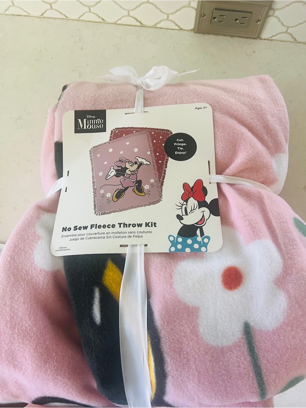 Disney Minnie Mouse Pink Floral Fleece Throw Kit